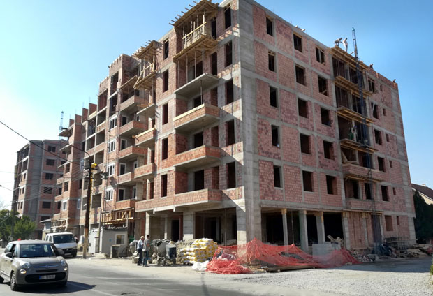 Борча: Зидају и са кривичном пријавом